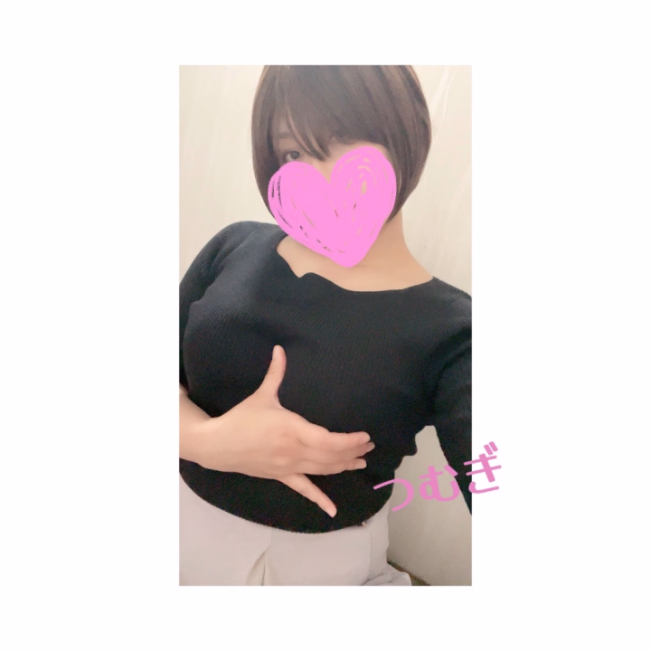 こんにちは✨つむぎです！

今週もつむぎお姉さんと遊んでくれてありがとう(*´꒳`*)
お姉さんと触れ合った瞬間…
ぎゅっとハグした瞬間の
僕ちゃんの胸の高鳴りを感じます。
「柔らかい…」「気持ちいい…」
そう僕ちゃんがつぶやいたときには
腰が動いて、お姉さんの身体にツンツンかたいのが🥹💓

最近時間が変則的ですが💦
本日も17時から元気に出勤いたします♡

出勤予定
5/20(水)17:00〜22:00
5/24(日)14:00〜20:00
5/26(火)12:00〜17:00
5/27(水)13:00〜21:00
5/28(木)13:00〜21:00
5/30(土)13:00〜20:00

ミルクは出ないけど…🤭🍼
つむぎお姉さんのおっぱいに思いっきり甘えてね。

つむぎ