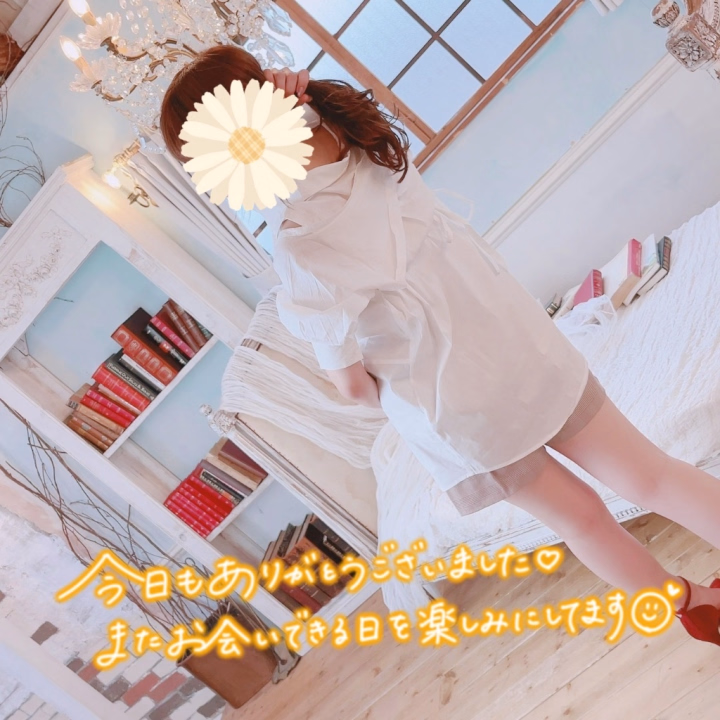 遅くなりましたが、
5月会いに来てくださった本指様、
お誘いくださった皆様、
ありがとうございました🐰✨️

6月も月初の忙しい中で昨日今日と
会いに来てくださった本指様
いつもありがとうございます🎀
お誘いくださった皆様も
またお会いできたら嬉しいです💍

明日も11時から24時で出勤します✨️
お誘いお待ちしております🎁