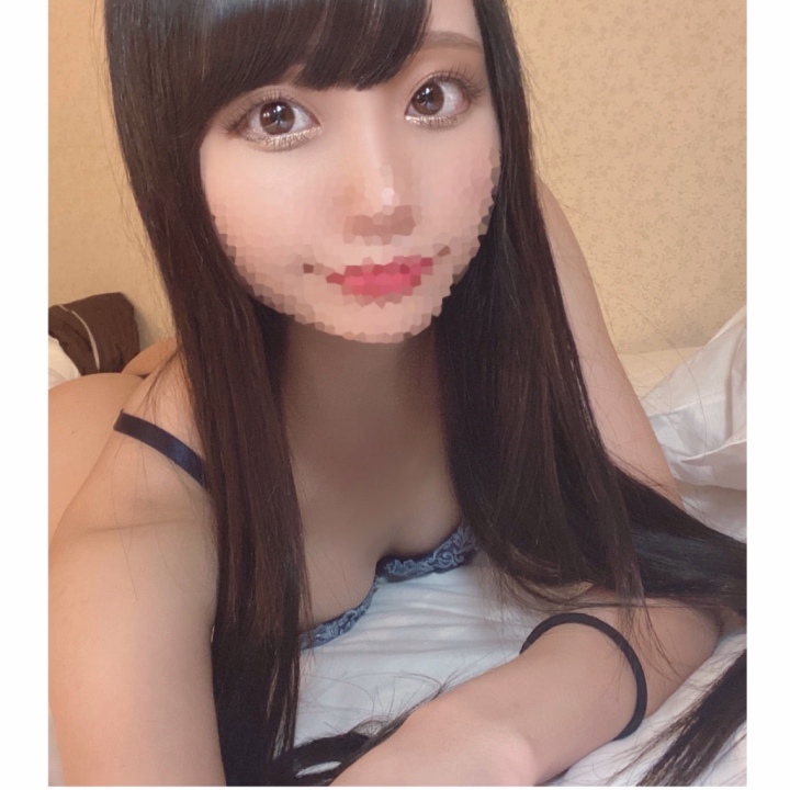 おはようございます🌼
 
 
本日もまるまる1日💋
たっぷりかの出勤ですっ🥰
⏰12時~24時⏰
 
 
ご予約もありがとうございます🙏
17時半~20時半まで
23時10分~ 45分コースのみひと枠
ご案内可能です🙆‍♀️
 
 
非日常空間で…💭
一緒にドキドキしちゃいましょ🫣
 
 
 
 
🌷現在の空き状況🌷
 
22日(月)
16時40分~18時まで
20時~
 
23日(火)
13時50分~16時まで
 
 
メッセージからもご予約出来ますので良かったら💌
 
 
 
 
🌼VIP会員様イベント情報🌼
 
ポイントカードがVIPカードのお客さま！
ポイントカードを持参し
店頭でスタッフさんにお伝え頂くと
総額5000円分のクーポンプレゼント🎁
 
1コースにつき1000円分使えます✨️
(その日から使用可)
この機会にぜひご利用ください☺️
(使用期限7/31まで)