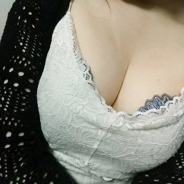 おはようございます🤓

服装によっては巨乳に
なれます🤣🤣🤣

うん…
需要はないか🙄

むにむにこなん