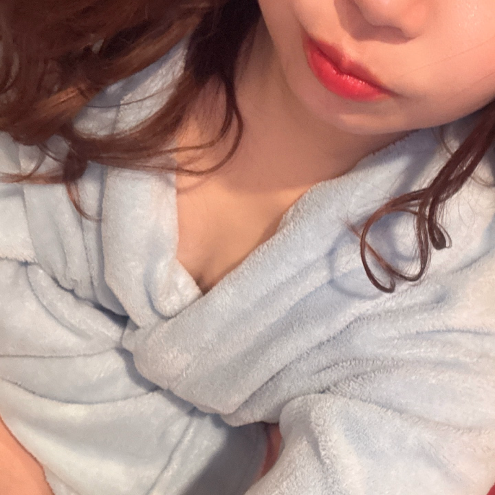 おはようございます😃

あいなです！！
昨日はありがとうございました❤︎
今日も頑張ります♪

割と夕方くらいまでは空いてるのでお誘い待ってます❤︎

昨日はラーメンとビールでした🍻