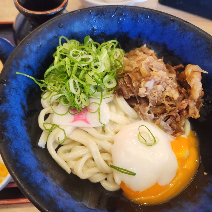 朝からエステ行ってきて
心も体もスッキリ✨✨



今日は！去年まで施術してくださってたキミさんがお店に！！！


今年から家庭の事情でお店にいるのが少なくなってしまってたんです😢


久々に施術してもらって
嬉しくて嬉しくて😭❤️❤️❤️❤️


キミさんはゴットハンドやけん
めーーーっちゃ気持ちいい😊


脚のマッサージも最高だけど！！！
デコルテマッサージヤバすぎる🩷🩷
デコルテからのヘッドマッサージは
気持ちよすぎてため息しかでない💞



最高のひと時でした❤️❤️❤️❤️




お昼は資さんうどん食べに行ったよー✌️

暑すぎたので冷やしぶっかけ🌞
冷たくて美味しかったーー( "´༥`"  )





●ひなた●