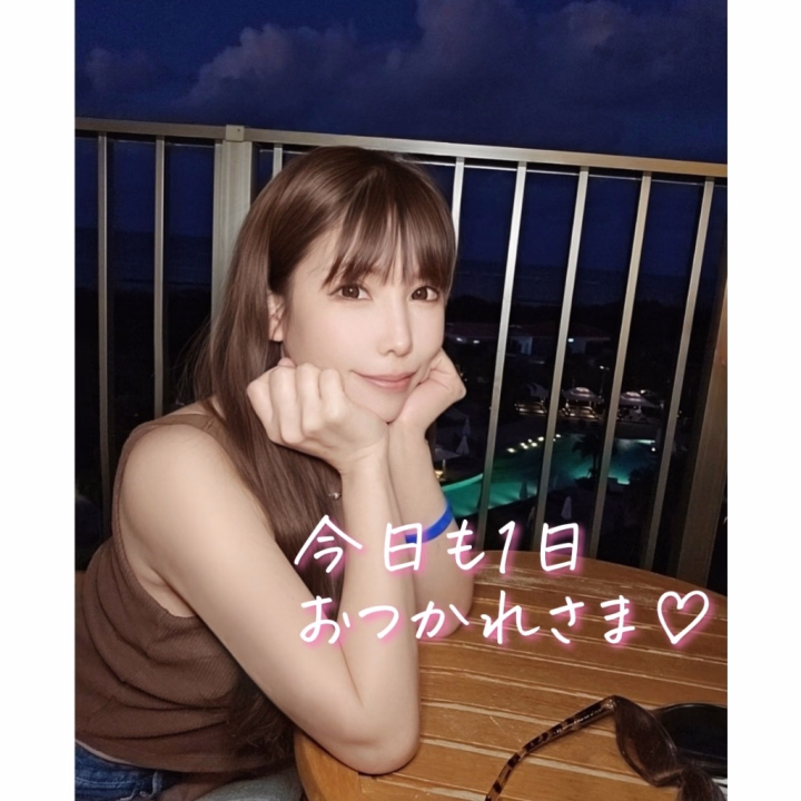お仕事だったみなさま💐
今日も1日おつかれさまでした🩷

1週間の真ん中、 ようやく折り返しだね🍀

1週間も、 1ヶ月も、 終わってみればあっという間だけど、

毎日1日を頑張って乗り切ることの積み重ねだもんね😌

今日もちゃんと頑張ったあなたは偉いです🫶💕

ゆっくりご飯を食べたり🍽️ お風呂に入ったり🛁 好きな動画を見たり📱
自分を甘やかす時間も大事に確保してね☺️

もし、 癒し不足になってきたら…
ゆなが両手を広げて待ってる事を思い出してね🩷


あなたの癒し担当🍒
ゆな