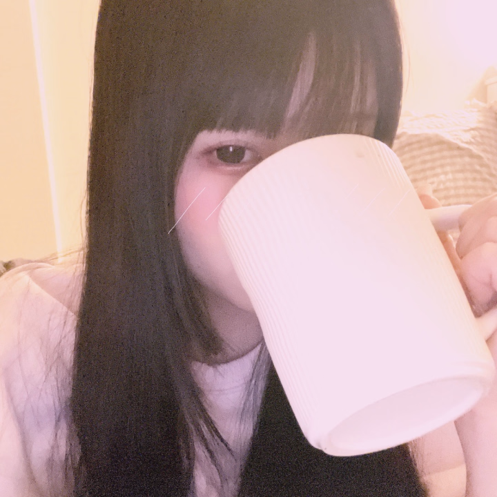 お知らせです🌷

6月25日出勤追加しましたー！！
13:00〜23:30までいます︎💕︎

寂しくならないように、会いに来てーー😭
おねがい😭

写真はお仕事終わりボロボロの顔のこよいです
家にあるマグカップめちゃくちゃデカい‼️
こよいの顔くらいある、でかい