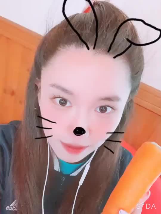 ウサギ₍ᐢ.ˬ.ᐡ₎と言えば人参🥕のイメージ٩( ᐛ )( ᐖ )۶いいねくださーい♬
