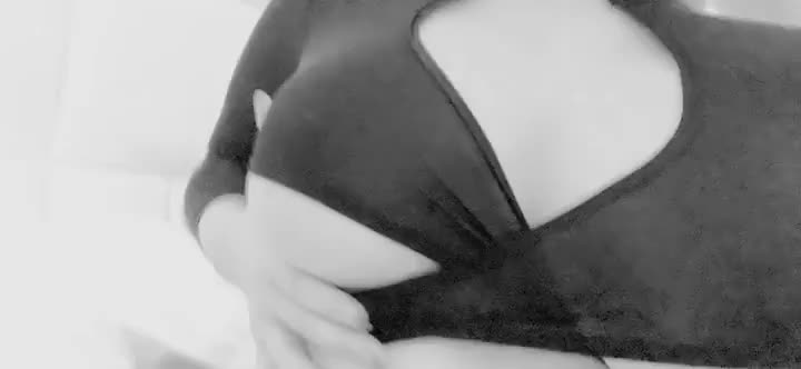 飛び出るおっぱいはどう…？