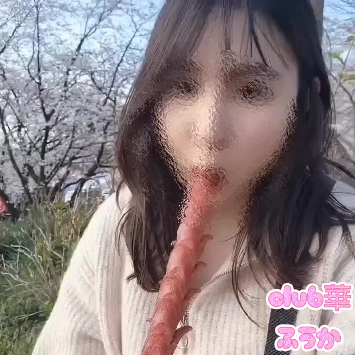 ひたすらモグモグ動画(倍速)🍡🌸  今月珍しく2連休があったのでお花見行ってきた時のひたすらモグモグ🎦笑  ちょうど満開で菜の花とのコラボが素敵だった( ˊᵕˋ )♡けど有名な所に行ってしまったので人混みでダウンしちゃった💦 穴場が知りたい。  世は明日からGWですね！私はシフト制なので明日もお仕事。共にお仕事の方、一緒にゆるっと頑張ろうね⸜( ´ᐞ` )⸝  がっつりGWの方、素敵な連休を🍀
