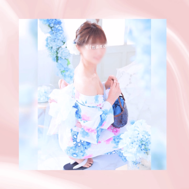昨日は満月でしたね🌕✨


ひなのは占星術に少し関心があるので、
月や星の動きにも、
つい意識が向いてしまいます🕊️


歴史の流れを辿っていくと、
不思議と星の巡りと重なっているように
感じる瞬間もあって…


目には見えないけれど、
どこかでつながっているものがあるのかな、
と
ふと考えてしまったりします🌌




静かな夜に、
呼吸を整えながら、
ゆっくりと瞑想をしていました🧘‍♀️




ひなの