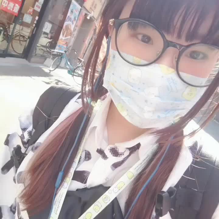 久しぶりの出勤前動画っ！ ☀️が眩しすぎる～  今日はゆるみつあみ🎵