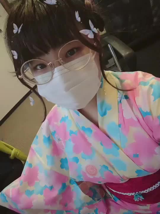 久しぶりの投稿です。                この前お店のイベントで浴衣を👘を着たよー🤗  似合ってるかな？？  ８月からは投稿たくさんしていこうかなと思ってるので、いいね👍も応援も(p｀･ω･´q)も待ってますっ！！