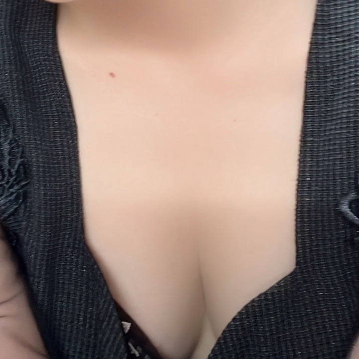 しずくだよ！

今月ラスト出勤に

本指名様のご予約が入って嬉しい♡

早く会えるの楽しみだね…///
