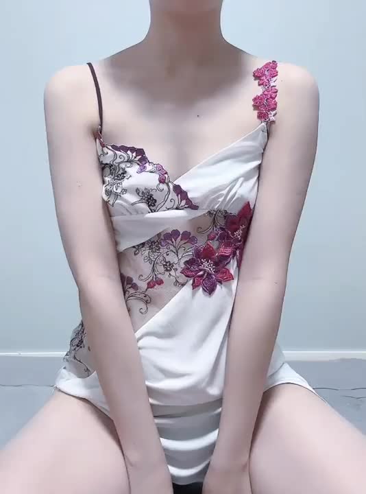 弱いところ…性感帯は乳首です🫶

さわさわ、なめなめされると
弱いから感じちゃう🎀

優しくいじってね？♡

しき