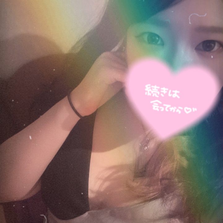 前髪が長くなってきた☝️

切らねば🎶

明日出勤しようか迷い中〜！！

来てくれるお兄さんいるかしら……♡