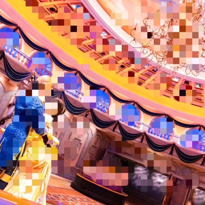 ディーハロエピ一日目ロマンティック体験編♡

この日、1番楽しみにしていたアトラクション

『美女と野獣“魔法のものがたり”』

何度乗っても感動♡

特に舞踏会のシーンは
涙なしでは見られないです。

映画の中に入り込んだよぉな
圧倒的なロマンティックさがあって、
思わず呼吸を忘れるくらい
引き込まれちゃいます...|•,,)♡┣¨ｷ♥┣¨ｷ

あのロマンティックな音楽と
2人の愛が深まる瞬間を見せつけられたら、
もぉ胸がキュンキュンしすぎて、、
キミに今すぐにでも会いたい！って思って
ラブが深まっちゃいました♡

あの空間って、自分の好きっていう
ピュアな気持ちを最高潮に高めてくれる
パワーがあるんだと思います(⸝⸝ᵒ̴̶̷ㅿᵒ̴̶̷⸝⸝)

そんな風に心を全力で動かせる時間って
本当に素敵で愛おしいです♡

案の定、今回も涙と鼻水を流していると、、
ドン引きの眼差しで( ˙-˙ )
小雪を見る親友ちゃんの姿がありました(´∩ω∩｀)

えーっ、、じゃんじゃん飲んでるはずなのに、
これはまだまだ？！
シラフの線が濃厚であります|qω•,,)笑

次回のディーハロエピに続く、、♡
