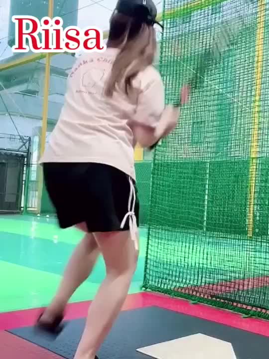 大人の野球⚾️　交流戦、盛り上がってるね🎉　お兄さん、部屋で素振りばかりしてない？♡ いざという時にホームラン打てないわよ〜😘　お兄さんのカチコチバットとりいさの連携プレーで特大ホームラン打ち上げよっ❣️