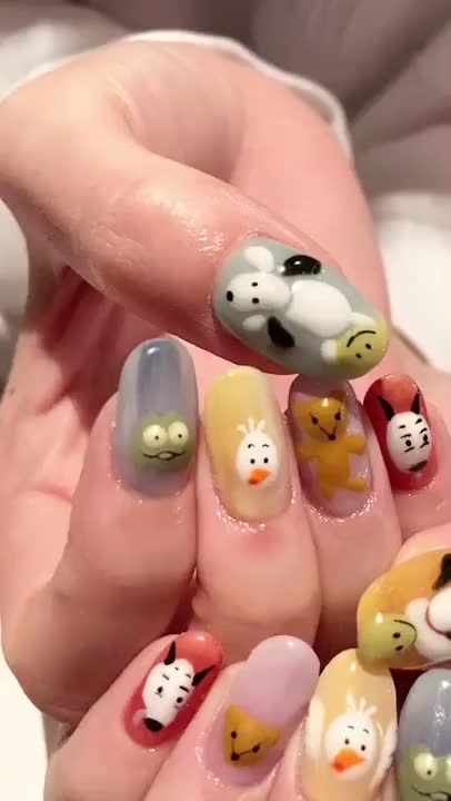 昨日変えたネイルがしぬほど可愛すぎて眺めてられる。。。小さい時に読んでた絵本の"バムとケロ"をゆるゆるに描いてもらいました🥺わたしは絶対こんな細かいの描けんw