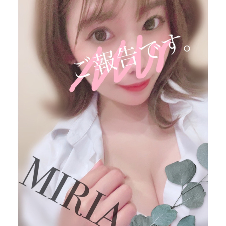 日記でも書いたのですが、、、
こちらでもご報告を。
みりあは8月いっぱいで
卒業します🌸🌱𓂃 𓈒𓏸
いつも会いに来てくれるお兄さん達には
直接伝えたい気持ちもあったのですが、
お兄さん達の顔を見てると
言い出しづらくなっちゃって…😣😣
日記とヒメちゃんねるを使って
ご報告させて頂きました(´・ω・`)スミマセン
でもね、卒業まであと3ヶ月あるからね、
たくさん会いに来てくれていいんですよ❤️❤️笑
嘘です会いに来てくださいお待ちしております🙇♀️♡
最後の最後までみりあと
楽しい時間を過ごしてくれたら
とっても嬉しいです💜💜
以上、ご報告でした🗣💭