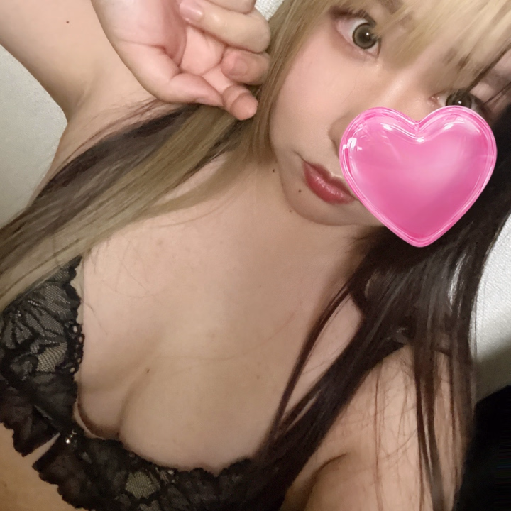 昨晩遊ばれにきてくれたみんな、ありがとう❤️
久々の出勤だったけどたくさんの変態さんからたくさんのせーえきを搾り取れて
大変満足でした🫶
１回だけなんて寂しいこと言わないで何回でもmadokaのために射精しよーね🎶

今晩もご指名お待ちしてるよん😘