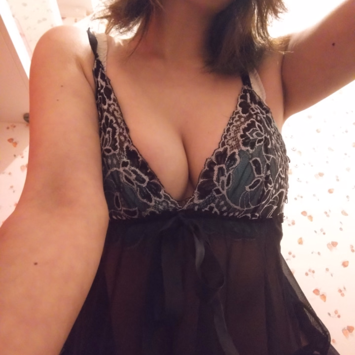 本日も遊びに来て下さったお客様、ありがとうございました😊

9時半のお兄さん
プレイもそこそこに、ファイターズ話がお互い止まらない笑
エスコン建設にも関わってたって聞いてビックリ((((；ﾟДﾟ))))
楽しい時間ありがとう❤また会えるの待ってます☺️

11時のTさん
仕事でこちらへ来てたということで。そして欲情の扉へ🤭いきなりセカンドのご案内ですいません💦
また来るよってすごく嬉しかった(*≧∀≦*)
心待ちにしてますね🤭
明日、家系ラーメン行くのかな(*´罒`*)♥ﾆﾋﾋ

ラストのご本指様(*^^*)
11月以来でお久しぶりすぎる🤭ヒメトーク交換してたから覚えてましたよ❤
もう全部お互い舐めあいっこで興奮(*ﾟ∀ﾟ*)
今回は2回戦出来たね‪💕︎︎またいっぱい舐めあおうね🥰

次回出勤は23日17時からラストです(˶' ᵕ ' ˶)
ご予約もお待ちしてます🎶

このみ