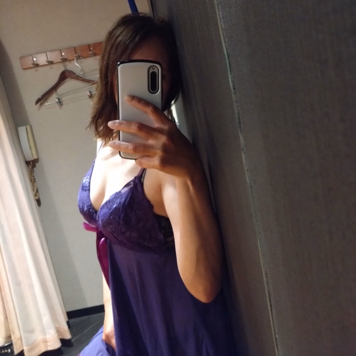 本日、ちょっと出血があり21時に早上がりをしておりますm(*_ _)m

今日もスタートからご来店のお客様ありがとうございました(⋆ᴗ͈ˬᴗ͈)”

ロングでご予約のお客様もありがとうです🤭無事着いてるかな？

お客様といる時にお腹グーグー鳴ってちょっと恥ずかしかった(/// ^///)

これからご飯食べます🍚

明日は当日次第になるかと思います💦

ではまた明日ですm(*_ _)m

このみ