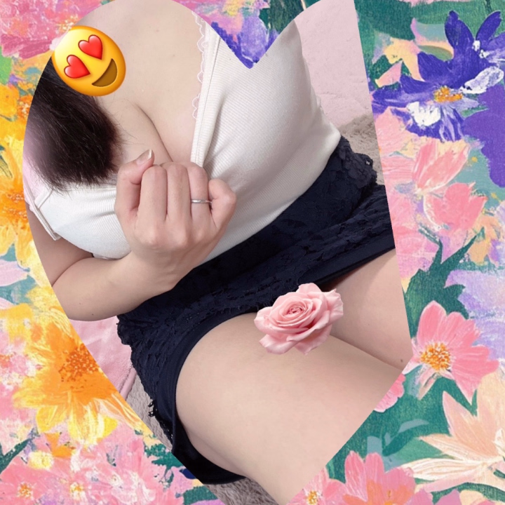 こんにちは！
先程は本指名様ありがとうございました😊
またお会いできる日を楽しみにしています✨


今日は15時までの予定だったのですが
18時まで出勤にしてもらいました( ´∀｀)

18時までお待ちしてますね💖
素敵な時間を過ごせたら嬉しいです☺️


あみ
