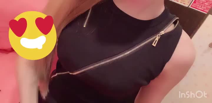 チャック開けちゃう？💋