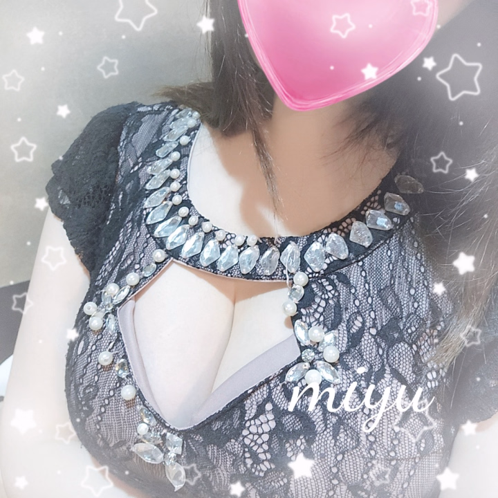 遅くなりました><みゆです💖出勤してます！今日もたくさんのご指名本当に有難う御座います💖ラストまで宜しくお願いします～💖