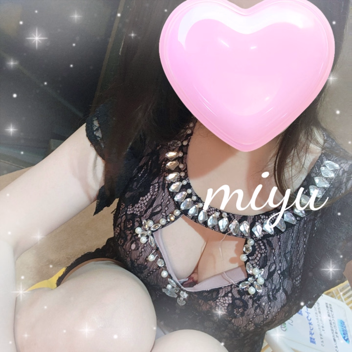 みゆです～出勤してます💖最近少しバタバタしていてなかなかメッセージ等もお返しできず申し訳ないです😢最近のみゆはめじるしチャームにはまって探すのが癒しです💖

来月またポケモンでるらしいですよー！⚡💛
