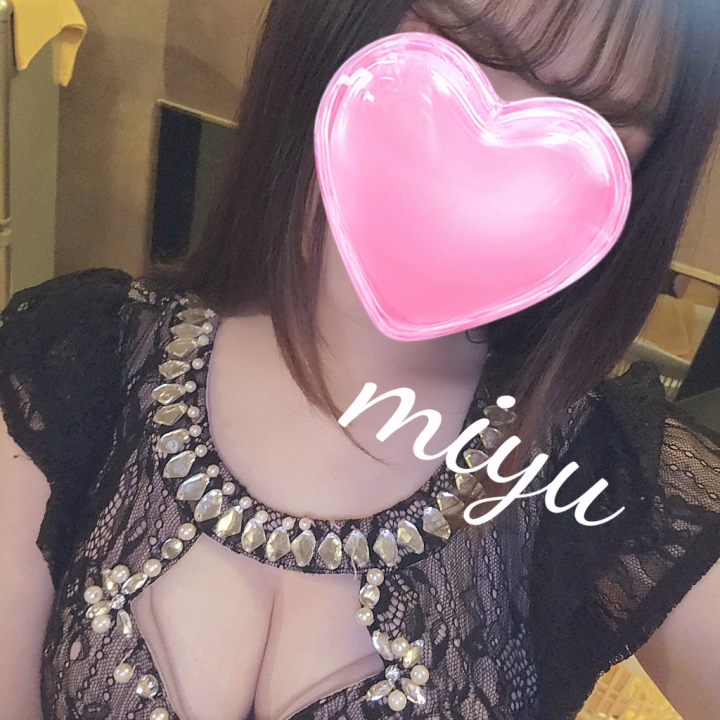 みゆです💖出勤しました～！今日も宜しくお願いします💖来月はZOZOマリンとベルーナにも行く予定なので野球の楽しみがたくさんです💖みなさんは最近野球いってますか？💖