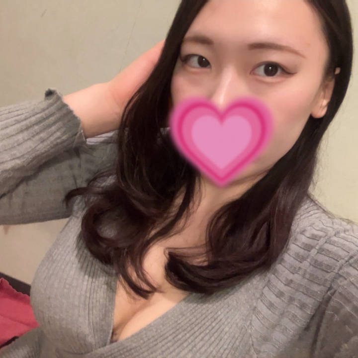 おはようございます！
今日も元気に出勤しました！

実はお休みの間に髪切ったんだ！
ヘアアイロンでくるくるするの
あんまり慣れなくて💦
けど練習あるのみっ！ってことで
少しずつ上手くなっていく予定ですw

マットも昨日久しぶりだったけど
全然、体が覚えてくれてた！
たくさん気持ちよくできてよかったなぁ
今日も楽しいお時間過ごそうね！