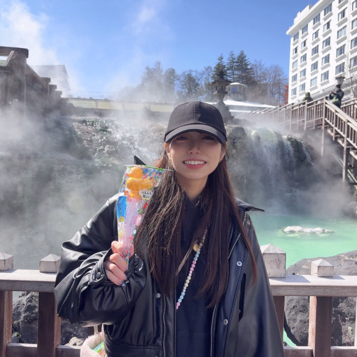 本日終了です〜


やっと爪変えてくる〜🥺


そして本日の密かな目標は御座候をゲットすること！


焼きたて食べたいけど晩酌のデザートにとっておきたい気持ちもある〜🥺


2個買って明日も食べる✌️

今日中食べてしまうことだけは避けたい


そして明日出勤後に帰宅なので宿泊先のお片付けと冷蔵庫に余ってるビールの消費！


そして早く寝て最終日に備えますので明日もよろしくお願いいたします🫶