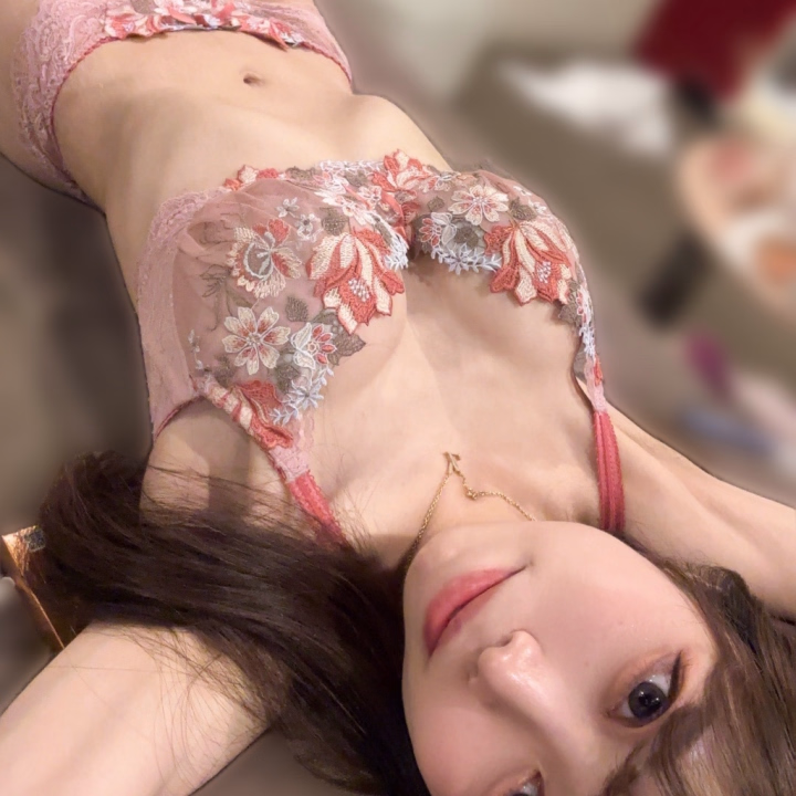近頃AIやらなんやらで誰でも素敵なお体になれてしまうので動画を、、、

と思いましたが何度やっても動画が上げられません、、、、、


アップロードすごく時間がかかって98%とかまで行ったところで失敗になる🤣


空き時間無駄に格闘してしまいましたが諦めて一旦写真で投稿します


日記の写真全て身体無加工です✌️