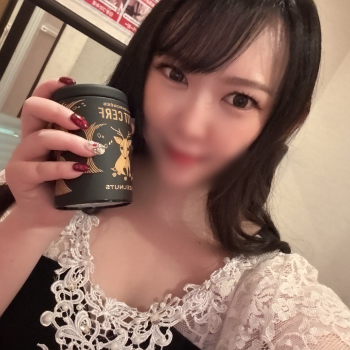 今日もスタートから仲良しさんありがとう😊💓
ホワイトデーでお菓子もありがとね🫶

本日鏡のお部屋なので
いつもと違う雰囲気かも🥰

金曜日は早番に変更なりました！
9時〜17時までなので
普段会えない方もお待ちしてます🌟
早番出勤はほぼないので
この機会に是非ご予約を🙌

それでは本日もこの後24時まで
ヌルヌル楽しみましょ～(･ ω ･)～