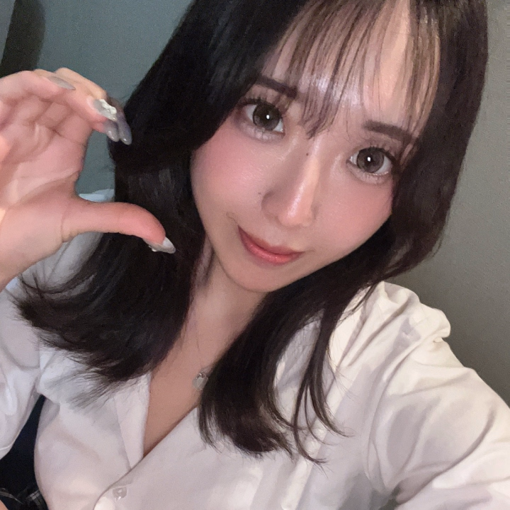 今日も遊びに来てくれるの待ってます☺️

前髪意外と好評で嬉しい♥️