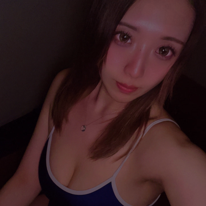 久しぶりのスク水🩵
夏に近づくにつれ水着がふえてますね💕︎

今年はどんな水着買おうかなあ🥺