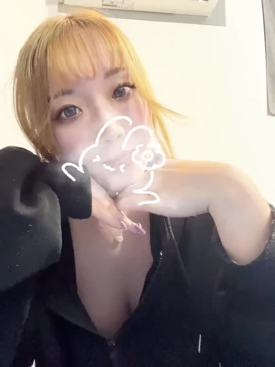 りなの魅力はおっぱいだけじゃないもん🥺お尻にも注目🍑りなの体に触れたら忘れることできないよ😝今回イベント参加しました🎪応援よろしくお願いします🥰🥰