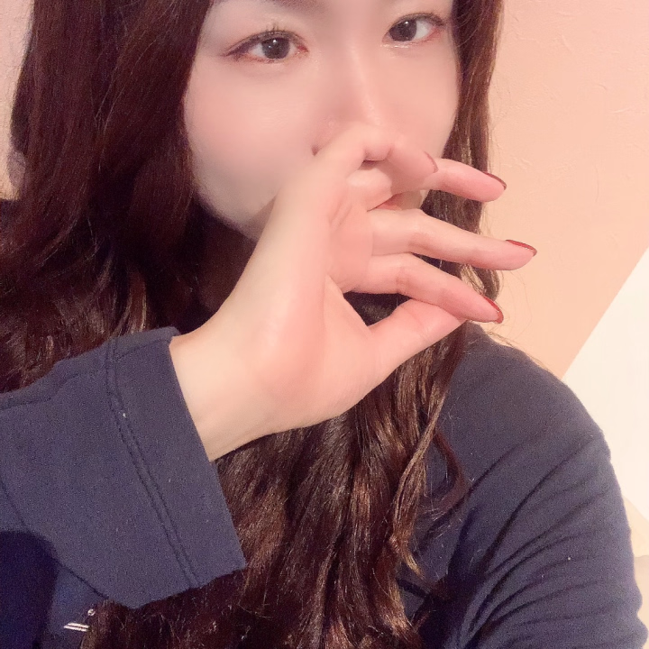 本日も出勤してます💋
優しく包み込まれるような時間が好きな30代の男性へ…♡
ただ癒されるだけじゃなく、ドキッとするような“大人の時間”を一緒に過ごしませんか？✨
テクニックだけじゃなく、ちゃんと愛情も感じてもらえるように…
ひとつひとつ丁寧に触れ合う時間を大切にしています🥀
落ち着いた雰囲気の中で、
甘えたい時も、刺激が欲しい時も、
あなたに合わせていっぱい癒してあげたいな💕
「また会いたい」って思ってもらえるように、
今日も大人の魅力たっぷりで待ってます…♡
ぜひ会いに来てね💌