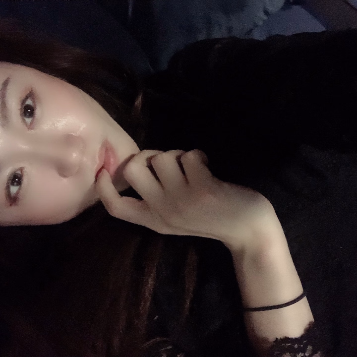 最近「写真より実物のほうがドキドキするね」って言ってもらえることが増えて、ちょっと嬉しいの☺️✨


いっぱいイチャイチャして、2人だけの秘密の時間過ごしたいな…💋

ぎゅーってされたら離れたくなくなっちゃうかも💕
お兄さんは、どんな女の子に癒されたい気分？🥰

今日はいつもよりちょっぴり大胆な気分で待ってます…🫣❤️


タイミング合ったらぜひ会いにきてね✨