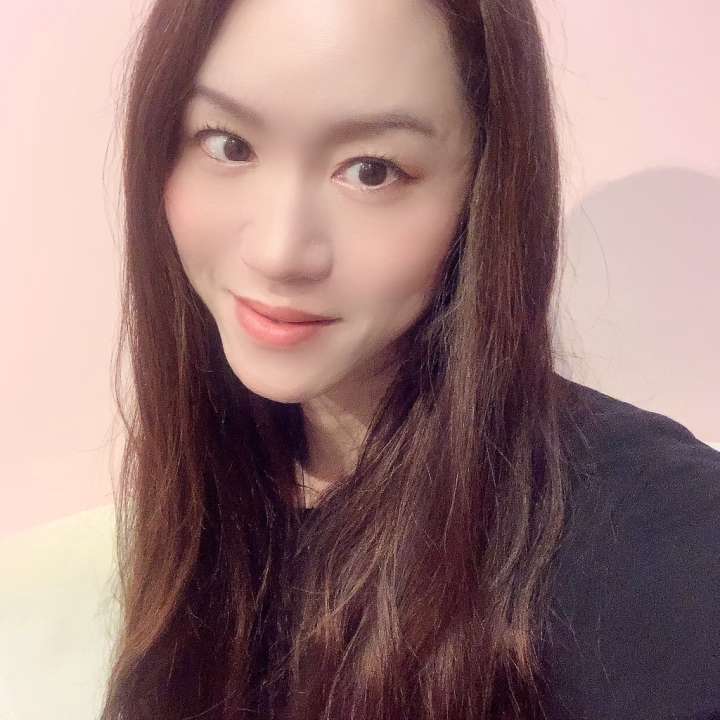 おはようございます☀️
今日も元気に出勤してますっ😊💕

最近ちょっと暑くなってきたから、涼しいお部屋でまったり甘い時間過ごしたいな…💋
いっぱい癒せるように、にこにこで待ってます🫶

「疲れてるな〜」って人も、「ちょっと寂しいな」って人も、ぜひ会いに来てね✨
一緒にいる時間が“また来たい”って思ってもらえるように頑張ります🥰

今日はどんな出会いがあるかな💕
仲良くしてくれるお兄さん、お誘い待ってますっ😊
