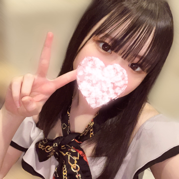 前半戦遊んでくれたお兄様方ありがとう💓

今日はかなりお外暑いね🫠

緊急で買ったスウェットが意味無くなってる...？😂

いやいや、夜は寒くなるから！(自己暗示)

ほんと、寒暖差激しいからお兄様も体調気をつけてね🥹
こまめに水分補給も大事❣️

lastまで待ってるね🥰

うみの