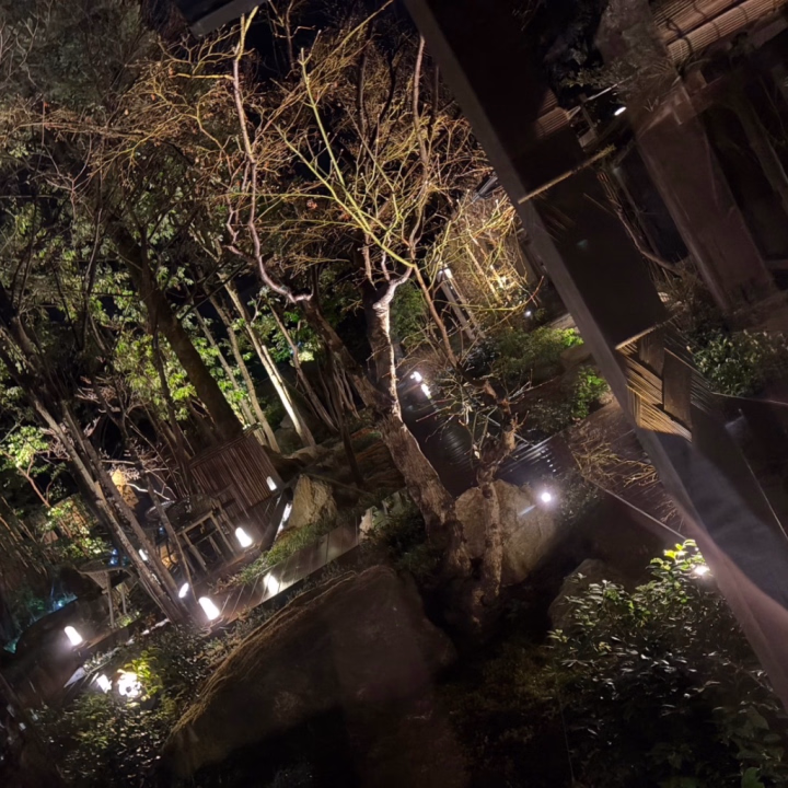 うみの、夜の匂いが好きなんだけど、分かるお兄様いる？🫣

春夏秋冬で匂いも違うの💭

うみのは特に冬の夜の匂いが1番好き！

冷たくてひんやりする空気なんだけど、清らかさがあって落ち着く匂いなんだよね😚

うわ〜！冬だなぁ...(語彙力)

みたいになるのもまた良いのですよ😉

その匂いを嗅いだ時、うみのは想像するの

この匂いに包まれてオーロラ見てみたいなあ とか、この匂いが漂いながらキャンプして寝袋に入りたいなあ とか...

意外とうみのってロマンチストなのかも🤣

うみの