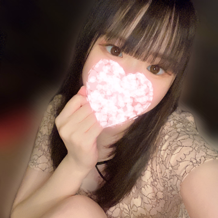 今...

うみのの左足には...

.......

とっても大きな青タンがあります....

😂

今年1番大きいのができました👍🏻
(ニュース速報みたい📺)

ちなみにどこでぶつけたかは覚えてない✨

めっちゃ目立つからチョ〜恥ずかしい🫣

いままで毎期間中青タンできなかった事がない...よね？...🤣

足と脳の連携がうまくいってないのかな？真相は闇の中🕳️

うみの