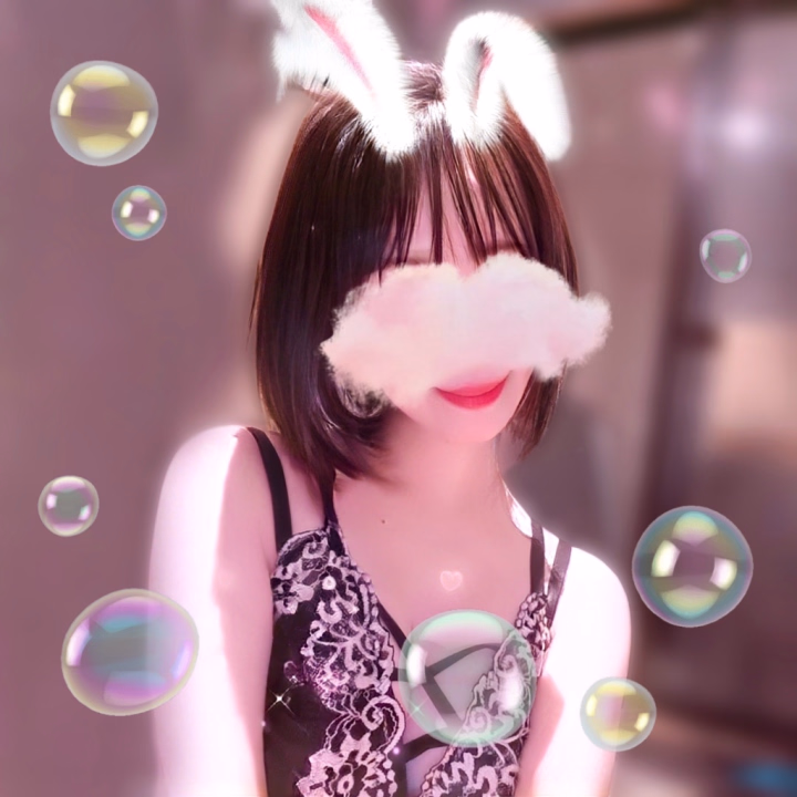 今日は
ひんやりメニュー🍽️を
考え😉中💋〜╰(*´︶`*)╯♡

ひやむぎですね🍜

トッピングに
帰り道
ミョウガ🍃
大葉🍁
生姜🫚
ワサビ🫚
ネギ🍃

薬味を🫚
たくさん
買おっかな〜(*´∀｀*)

ワクテクワクテク🤤

暑いうちに
夏☀️🫠の
食事を楽しんじゃいましょう😃