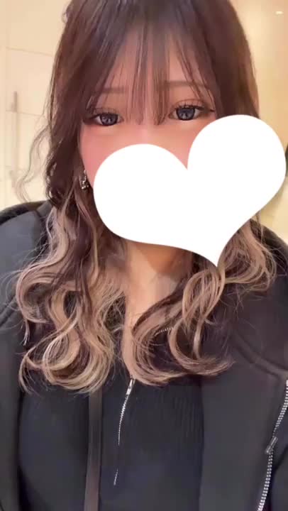 お顔ちらっと公開🫣💕
 
恥ずかしいけどお兄さんに見てもらいたくて載せちゃった！
 
直接会ってもっと近くで見てね💭