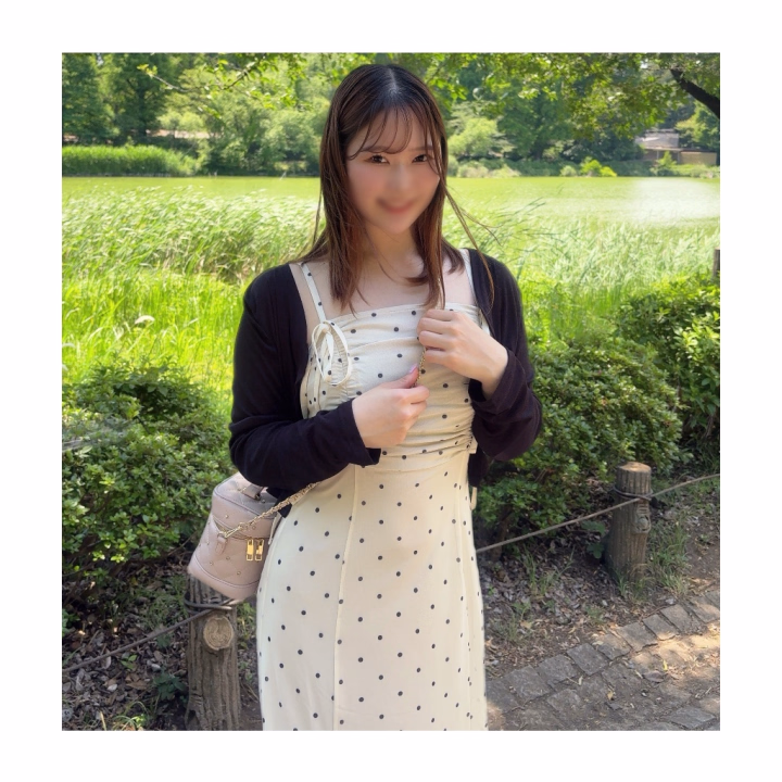 おはようございます☀️


最近、
日差しがすっかり初夏モードですね😖


今年は絶対に焼かないという
強い意志のもと、最近のお出かけは
日傘、UVパーカー、アームカバーの
完全装備で不審者一歩手前みたいになってます💧
(日傘は日差しもカット出来るので便利ですよ🎶)


さすがにこの日差しは
わんこもかわいそうなので、、
愛犬とのお散歩は、
日が暮れてから出発するのが
最近のルーティンです✨
お散歩好きじゃないのですぐ帰りたがりますが🥺


と、ここまで完璧に
紫外線対策をしている風を装ってる
かれんですが、実は昨年大失敗しちゃったの😖
日焼け止めを塗り忘れていた
足の甲だけが見事にサンダル焼けしてしまいました、、
冬の間に消えたけど、
地味に目立ってたの😭
今年は絶対焼かないぞ✊🏻

皆さまもここだけ塗り忘れたという
うっかりパーツ、ありますか？？😣


5月ラストもよろしくお願いします✨


6月は2日からいます💫