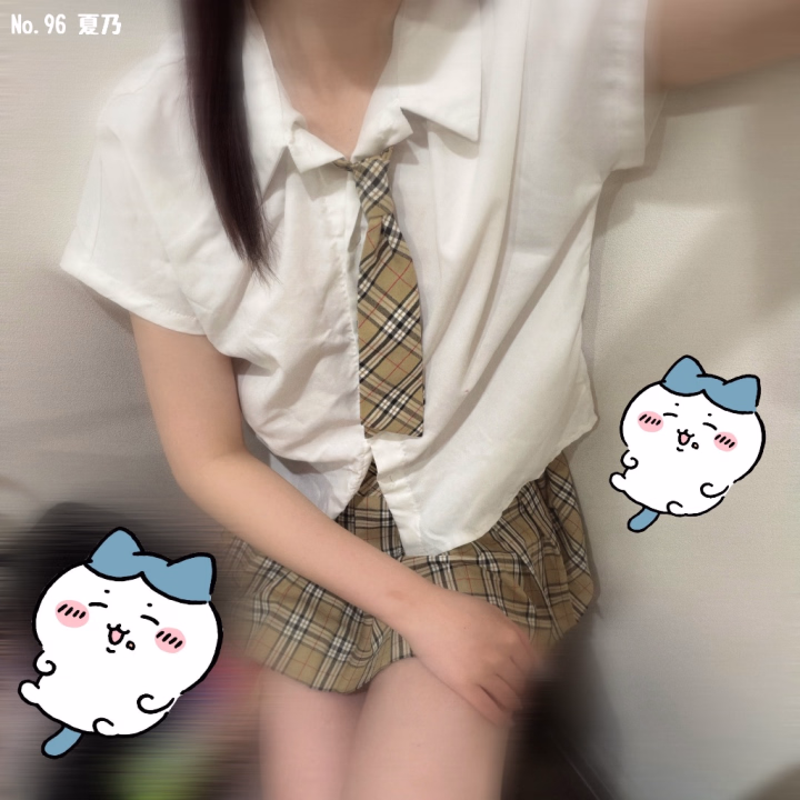 こんにちは~❕夏乃です🌟💚
 
 
9日もご指名､ラブコール
ありがとうございました❣️❣️
 
 
午後からの出勤､少し久々な気がします🙄
たくさん寝たから頑張りたい気持ちです(՞⸝⸝o̴̶̷̥᷅ ̫ o̴̶̷᷄⸝⸝՞)و ‎
 
 
⬇️今週のスケジュール⬇️
 
14日(水) 10-18
16日(金) 16-last
17日(土) 12-20
 
いつもより少し短めですが会えたら嬉しいです🫶🏻
 
 
本日､13日15~lastいます❕
待ってるね~^ ̳.  ̫ . ̳^
 
 
今日はカードを持ちながら鬼ごっこみたいなのして
奪い合う的な夢みた😴前もみたことある気がする