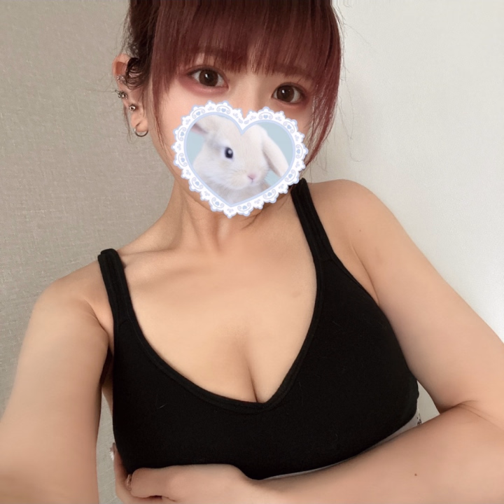 うさぎです🐰🍓

今日24:00のラストまでお店います！！

今週はあと、26日14:00~24:00と28日14:00~24:00がお店いる日だよ🥳🥳🥳

うさとぬるぬるしたいお兄さん！
ネットからもご予約可能なのでぜひぜひ見てみてー