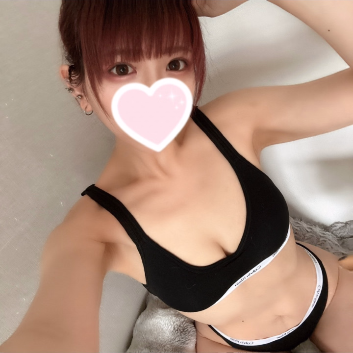うさぎです🐰🍓

昨日も完売ありがとうでした🙏✨✨

今日は急遽で出したシフトですが、17:00~でいます🫧🫧
ちなみに明日は14:00~ですよん

うさとヌルヌルしたい人、いじめられたい人、会いにおいでね🫶💕