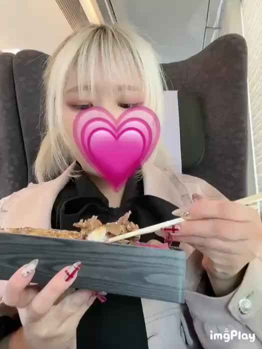 うさぎです🐰
毎度恒例、駅弁もぐもぐ動画です笑
今日は牛すき焼き弁当！
美味しかった〜✨✨

イベントで土浦店にいます💗
次回は11日、こっちはいつも通り横浜です🌷𓈒𓏸

マットしようよ🫧