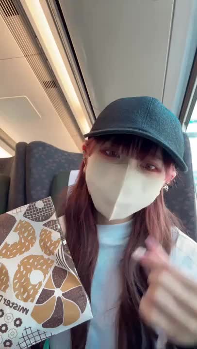 うさぎです🐰🍓おはようございます☀️
めちゃ眠い(  ¯꒳​¯ )ᐝ

今日は時たまやってくる一日限定！
土浦Dayです！12:00~です👍
横浜は明後日4日14:00~いるよ🫧🫧🫧

安定のもぐもぐ動画から始まります🍩
またミスドちゃんちゃん
今までね、スタンプ加工してたんだけど、マスクすればいいじゃんって気づきましたやっと笑笑